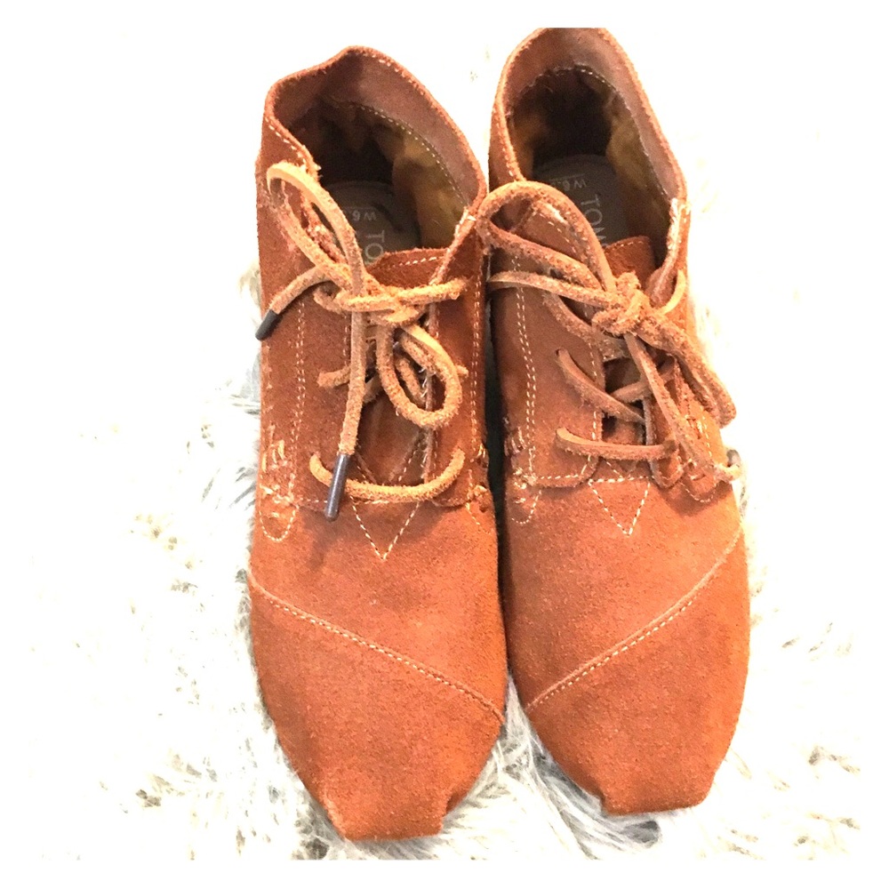 Toms suede booties